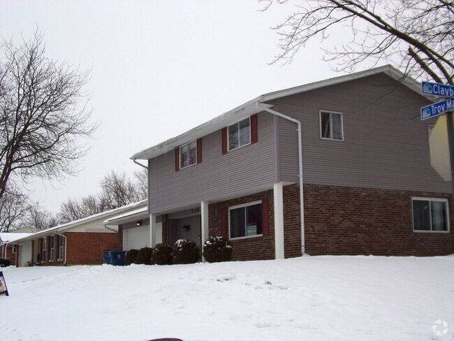 Building Photo - Spacious 4 Bed 2.5 Huber Heights home!