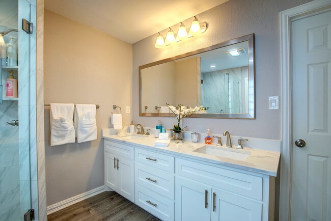 Photo - 8606 Columbia Dr