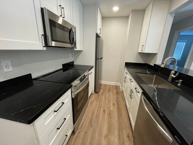 Photo - $500 MOVE IN SPECIAL!! RECENTLY REMODELED ...