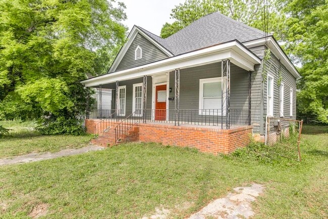Photo - 1371 Ross St