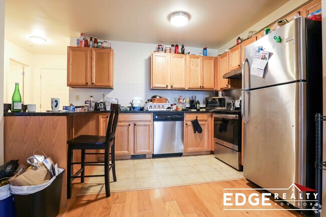 Building Photo - 42 Raymond St Unit 1 Rental