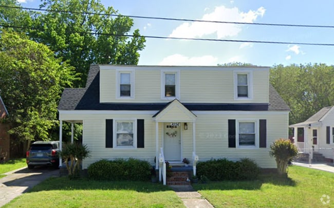 Building Photo - Updated 2-Bedroom Duplex in Cherokee Heigh... Rental