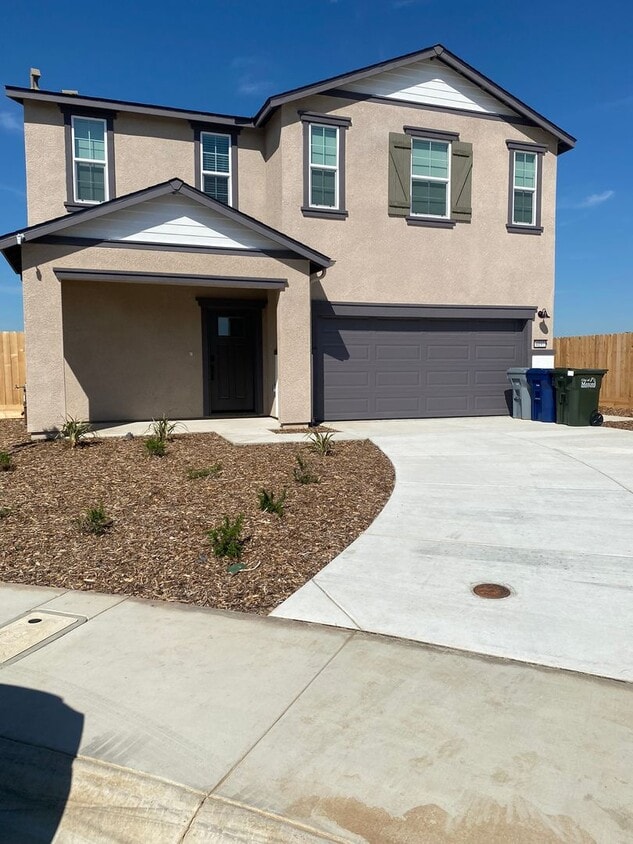 AVAILABLE NOW! 4 bedroom/2.5 bathroom home! - AVAILABLE NOW! 4 bedroom/2.5 bathroom home!