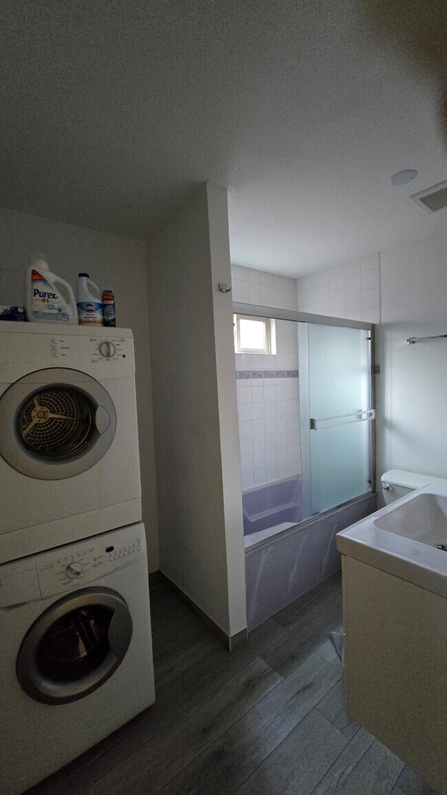 Photo - 13731 115 Av