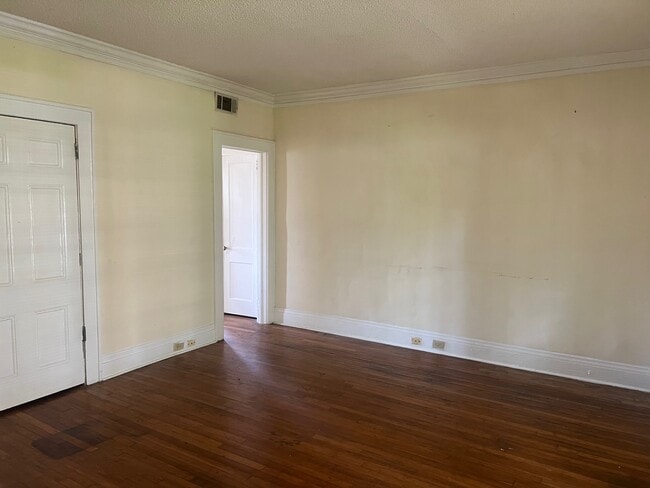 Photo - Vineville Court Apartments