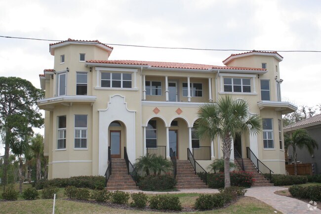 Photo - 2097 Edgewater Dr