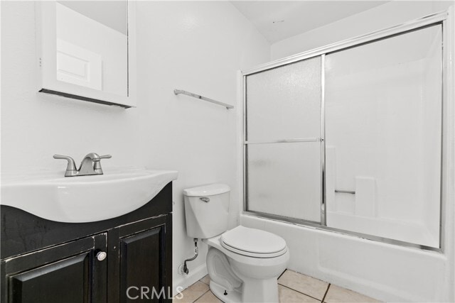 Photo - 5915 Woodman Ave Unidad 103