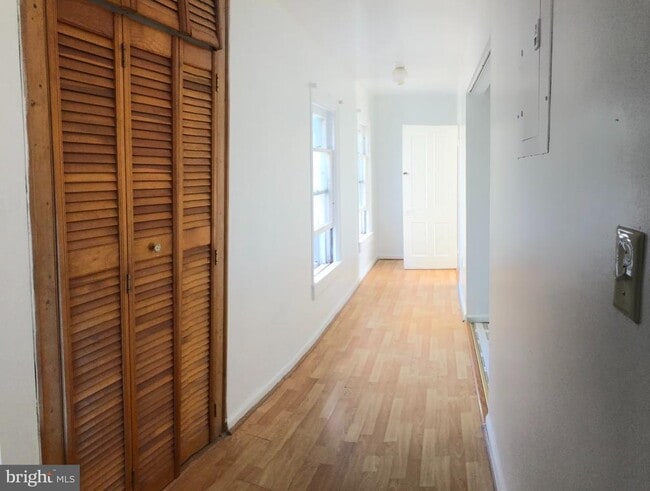 Building Photo - 703 2nd St Rental