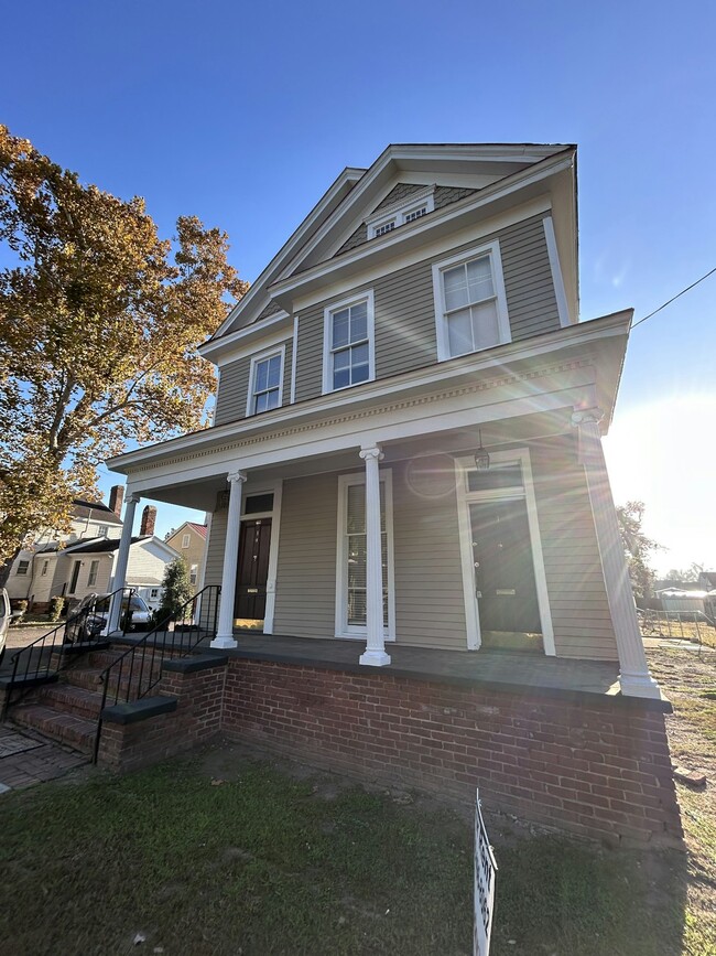 Building Photo - 516 4th St