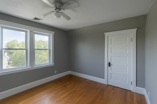 Building Photo - 42 Raddin Grove Ave Unit #3 Rental
