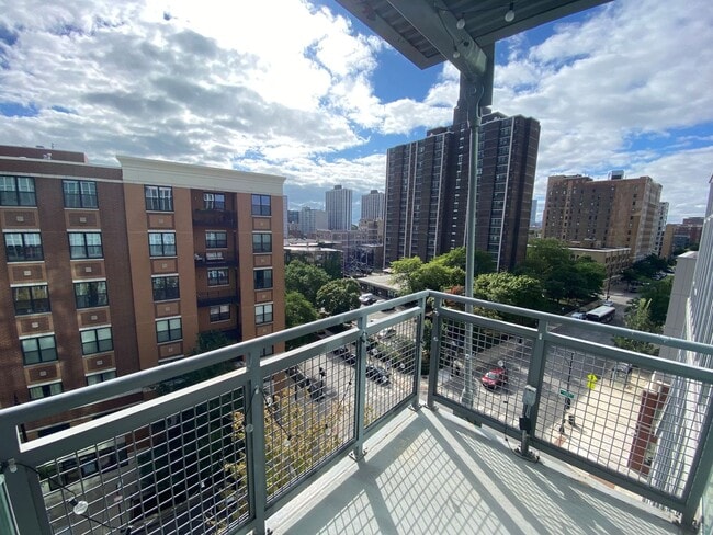 Photo - Luxury Living by the Lake | 2BR/2BA Condo in Uptown Chicago - Available August 1st! Unit 7B