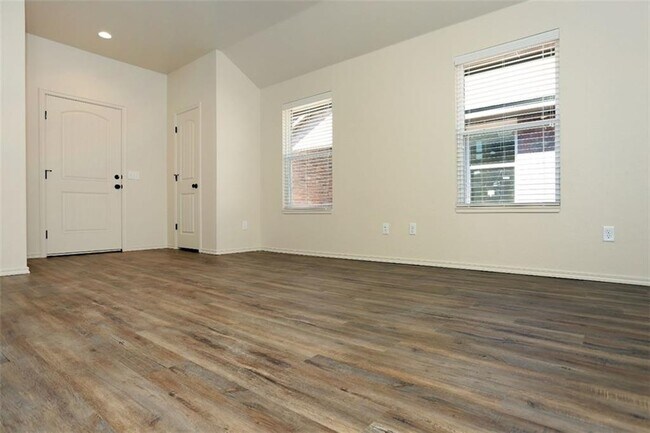 Photo - 433 Chalk Hill Ct