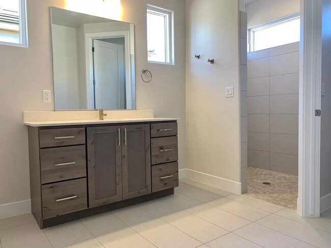 Baño - 948 W Jonathon Dr Unidad Casita