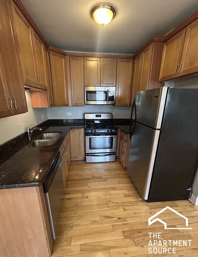 Photo - 4542 W George St Unit 2