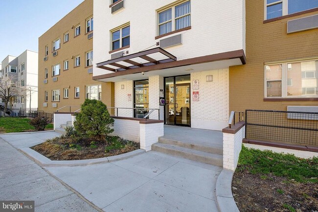 Building Photo - 738 Longfellow St NW Unit 216 Rental