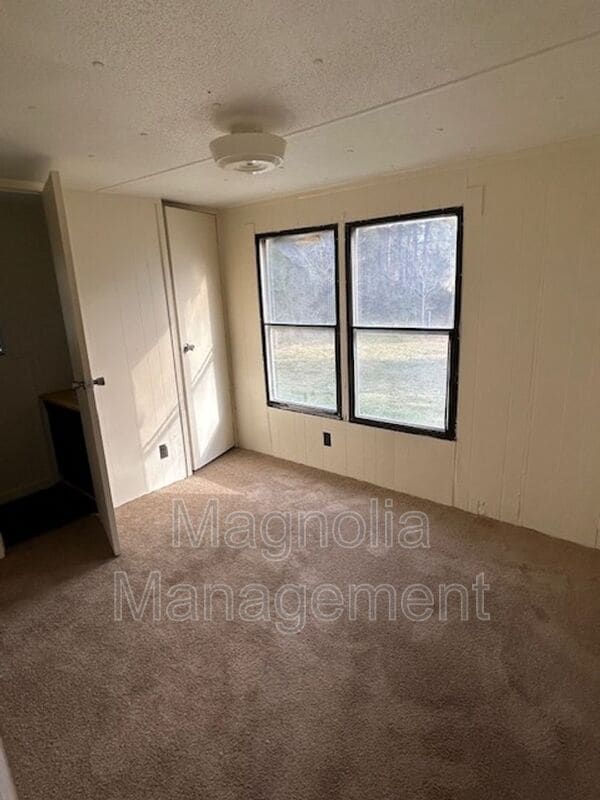 Photo - 127 Country Oak Dr