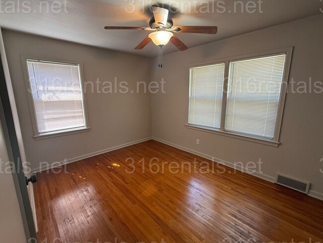 Photo - $999 - 2 bedroom / 1 bathroom - Single Fam...