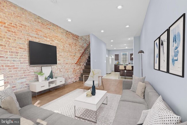 Photo - 311 N Robinson St Townhome
