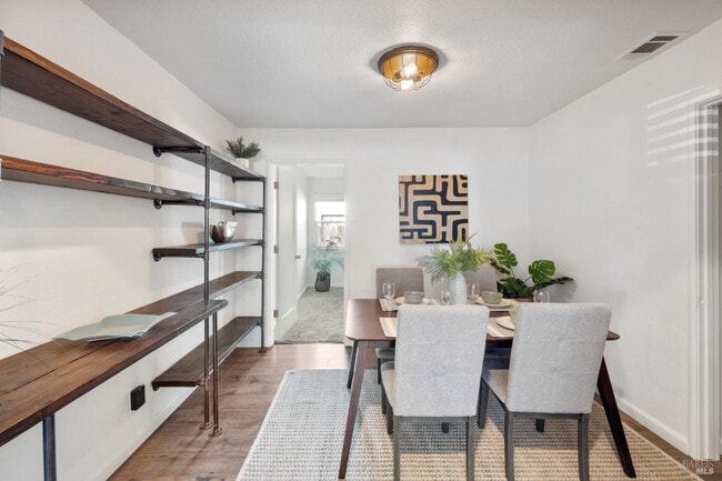 Photo - 372 Acacia St