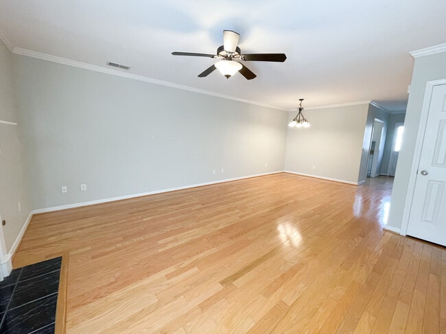 Photo - 12 Magnolia Glen Ln