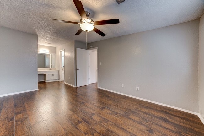 Photo - 2 bed/ 1 bath Located Next to Major Highways!