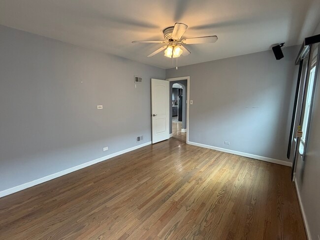 Photo - 8201 S Homan Ave