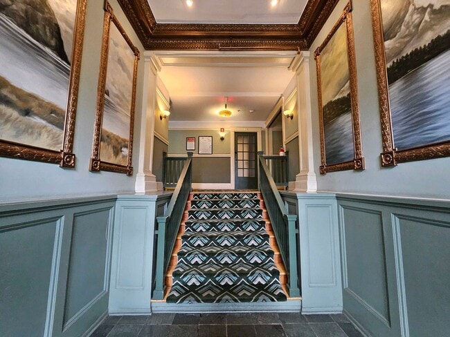 Photo - Beautiful Studio Apartment with Hardwood Flooring and Natural Light!