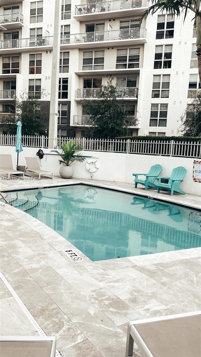 Photo - 455 NE 25th St Unidad 809