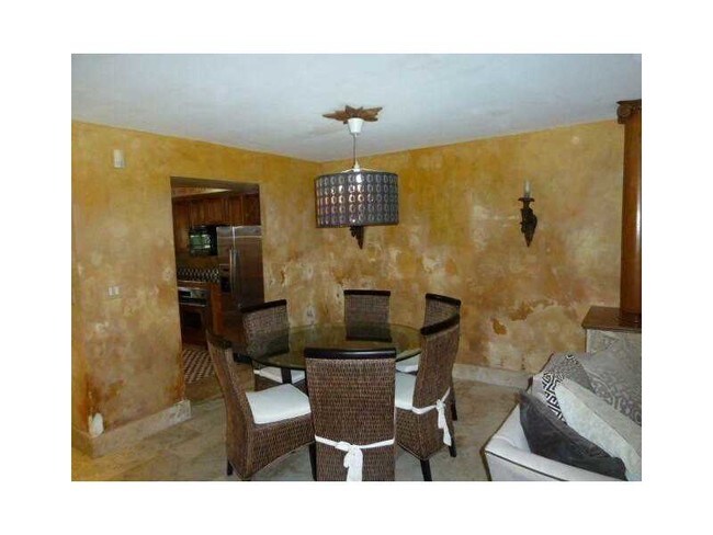 Photo - 2211 NE 123rd St