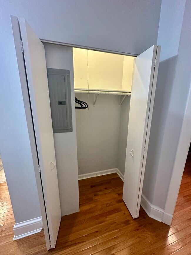 Photo - 5606 N Kenmore Ave Unit 1