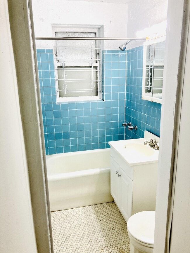 Photo - 633 W Deming Pl