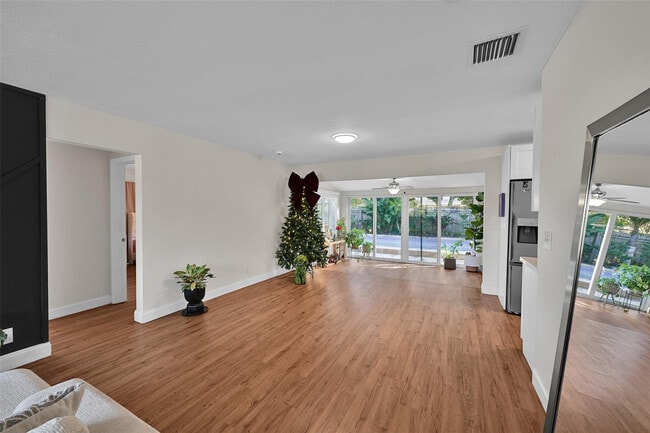 Photo - 5708 NW 24th St