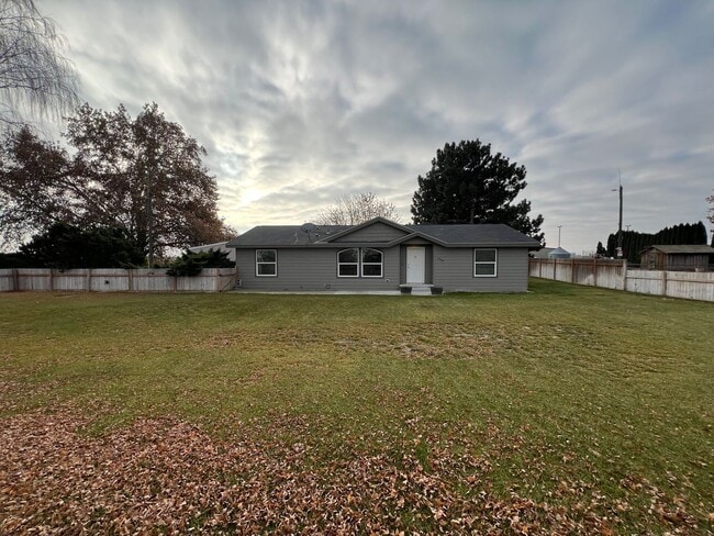 Building Photo - 12533 Rd 9 NW