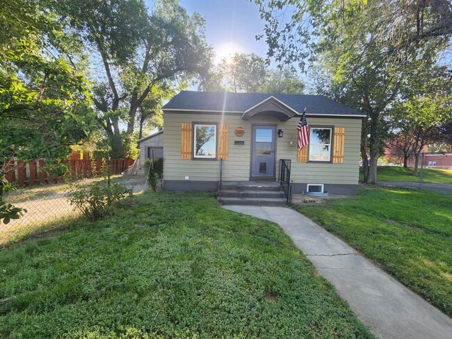 Building Photo - 360 Pershing Ave Rental