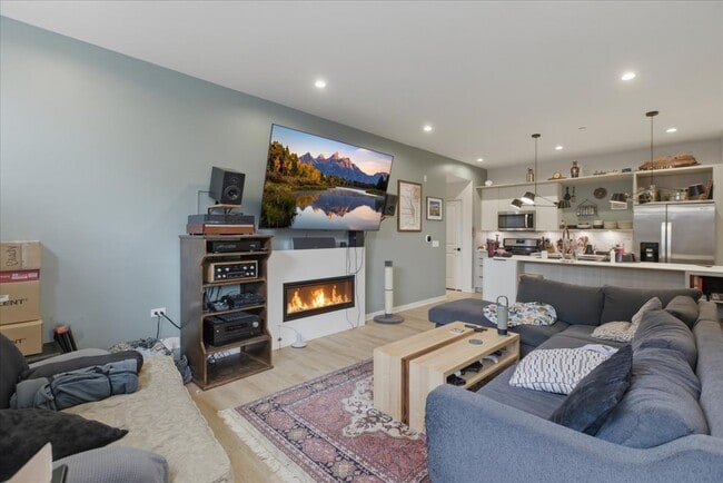 Building Photo - 4177 W Belmont Ave Unit #  0002