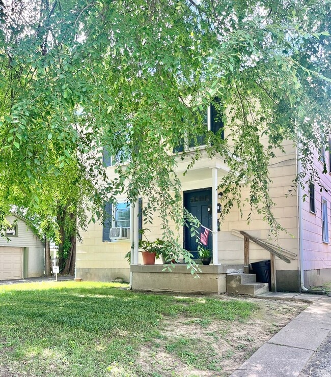 Building Photo - 4840 Southside Dr Unit 4840 Southside Dr-2-New