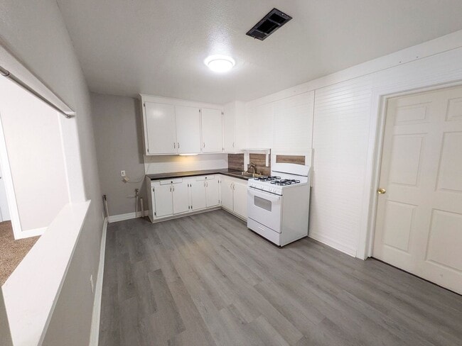 Photo - 290 Hebert Dr