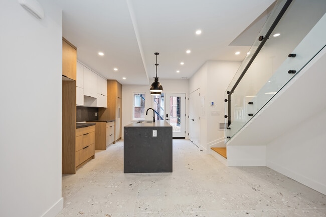 Photo - 308 St. George St