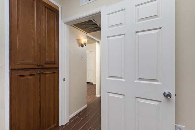 Photo - 1646 E Indianola Ave