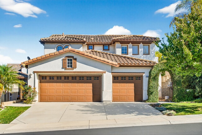 Building Photo - 660 Camino de la Luz