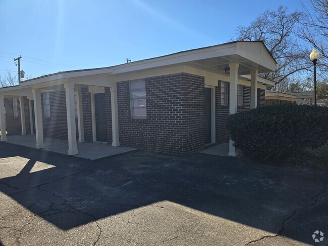 Building Photo - Completley Renovated!!! Unit 3700 Live Oak Rental