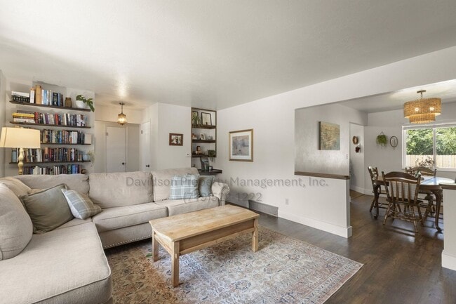 Photo - Stunning 3 Bedroom House Located in Easter...