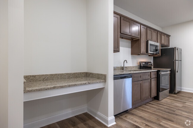 1BR, 1BA - 700SF - Built-in Desk