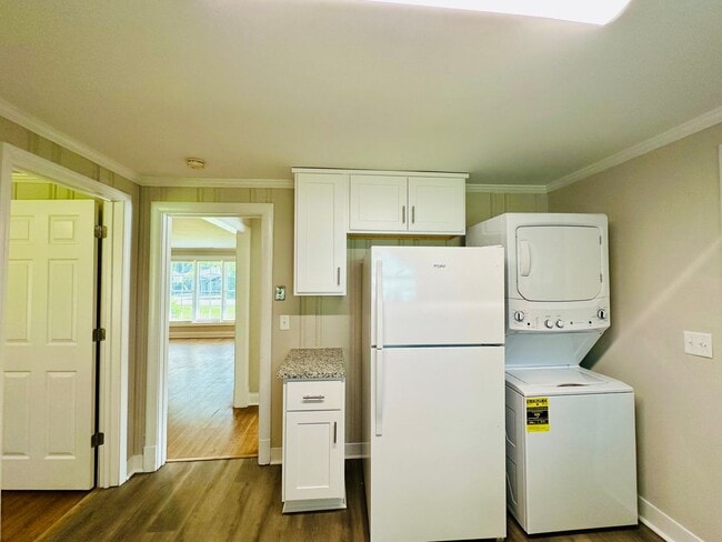 Photo - WILSHIRE BLVD - 4 Bedroom - minutes to UNCW!