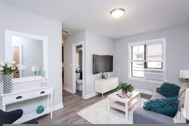Building Photo - 437 W Belden Unit Studio Rental