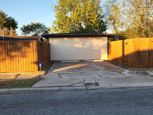 Photo - 1050 Shephard Dr