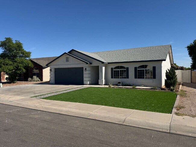 4427 E Meadow Lark Way