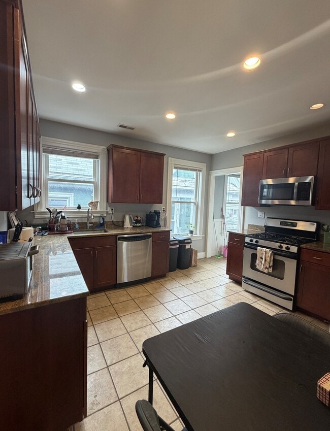 Building Photo - 122 Calumet St Unit 3