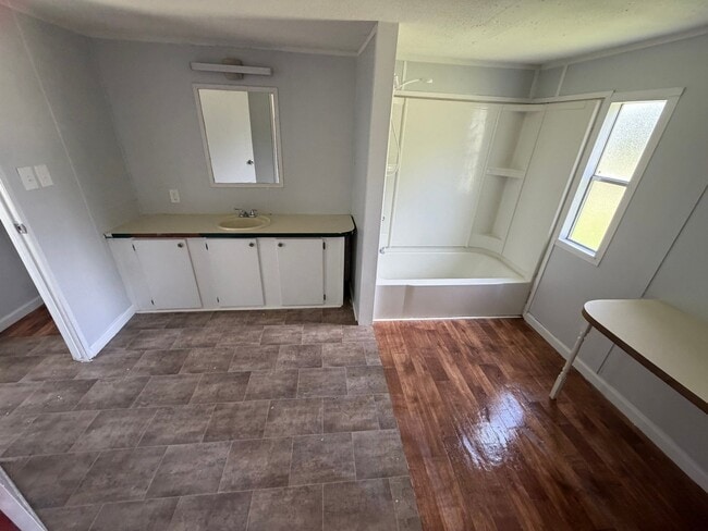 306 Rockhouse Rd E