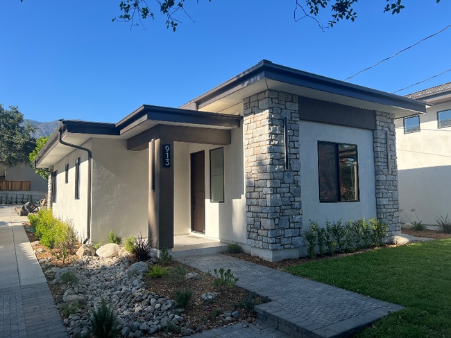 Building Photo - 913 Wildrose Ave Rental